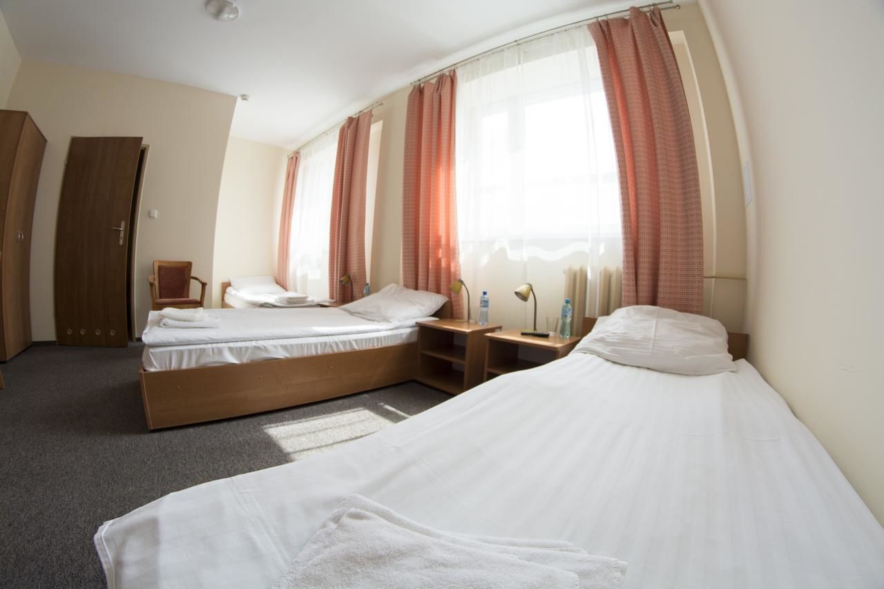 Отель Hotel Stacja Kutno Кутно-14